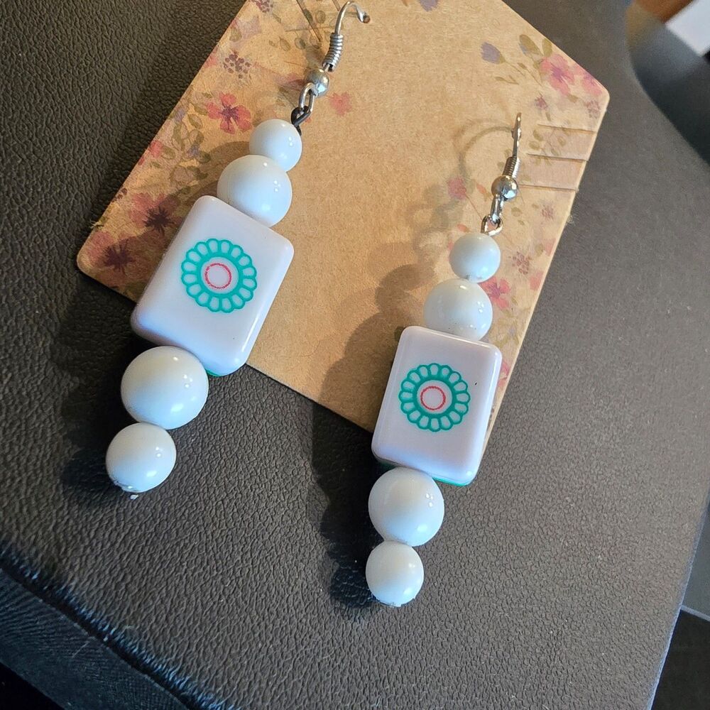 NEW red green white mahjong tile earrings funaccessory fanatic game gaming - Picture 2 of 4